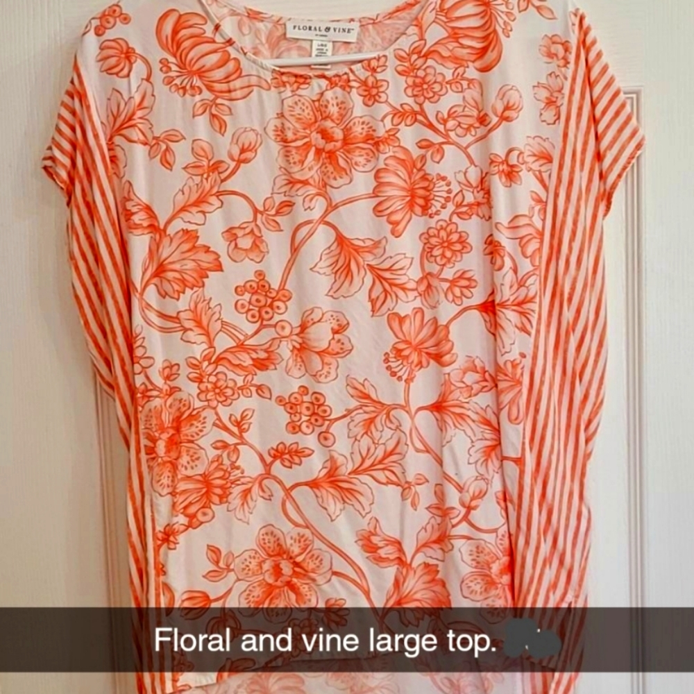 Super cute floral top!